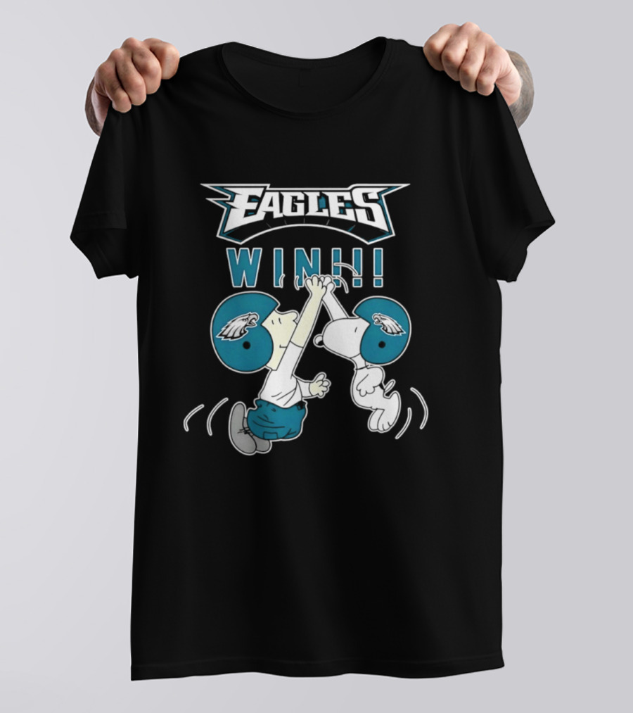 Philadelphia Eagles Win Peanuts Snoopy And Charlie Brown High Five T-Shirt