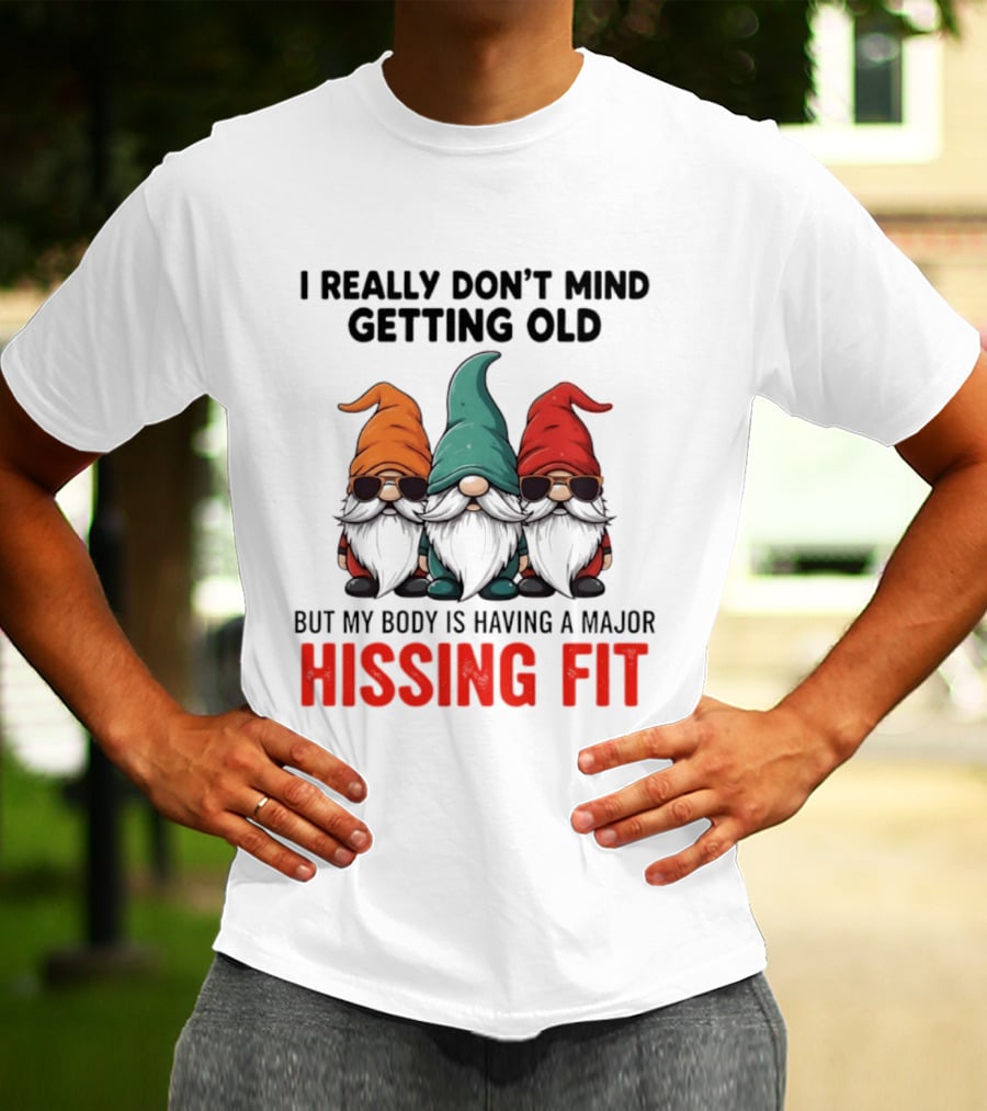 I Really Don't Mind Getting Old Gnome Christmas But My Body Is Having A Major Hissing Fit T-Shirt