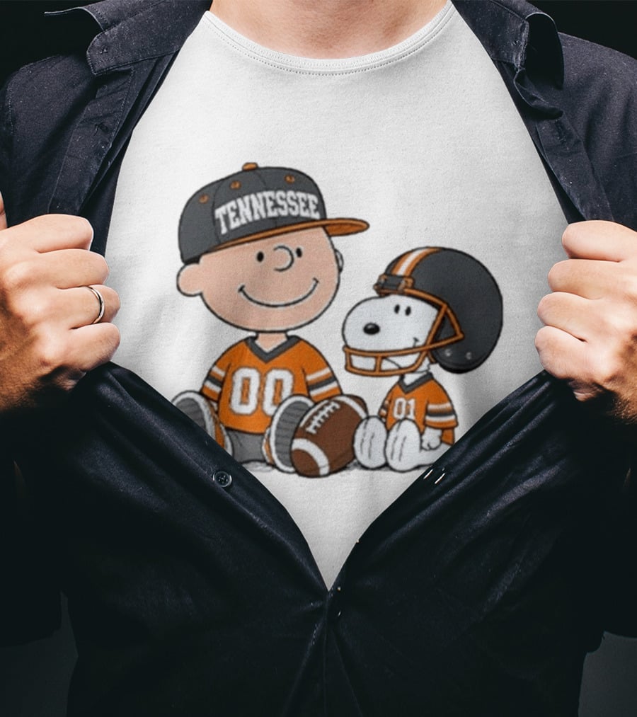 Tennessee Football Charlie Brown Snoopy Peanuts 00 01 T-Shirt