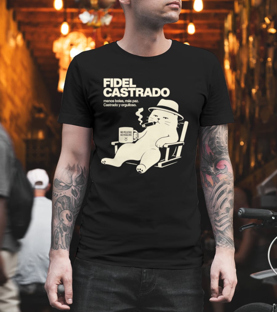 Fidel Castrado Menos Bolas Mas Paz Cat Con Silla Sombrero Cigarro T-Shirt
