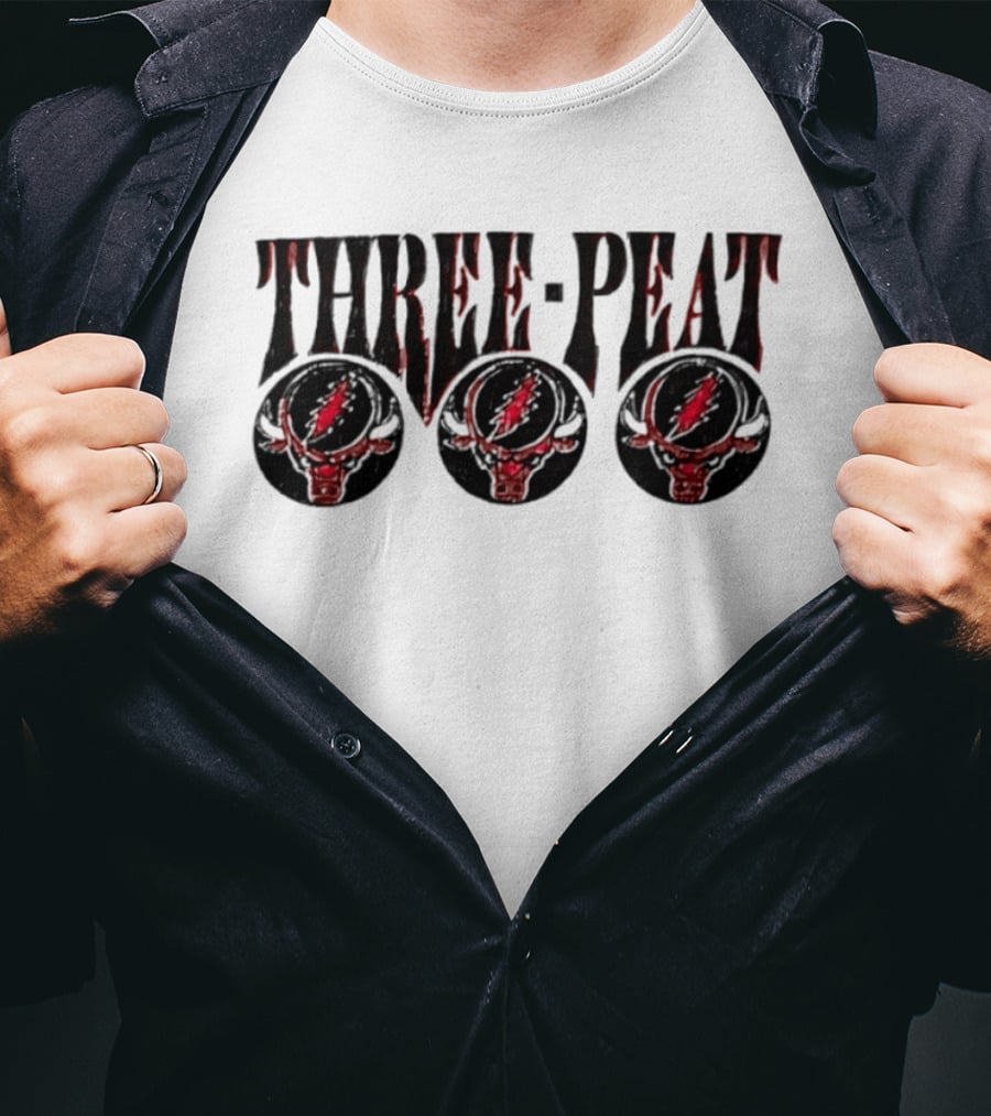 Grateful Chicago Bulls Three Peat Basketball Triumph T-Shirt