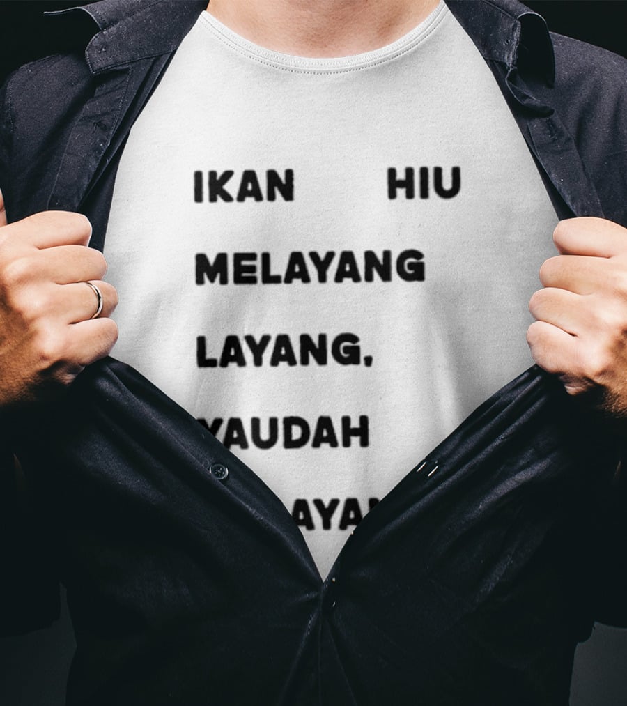 Ikan Hiu Melayang Layang Yaudah Melayang Floating Shark Trend T-Shirt