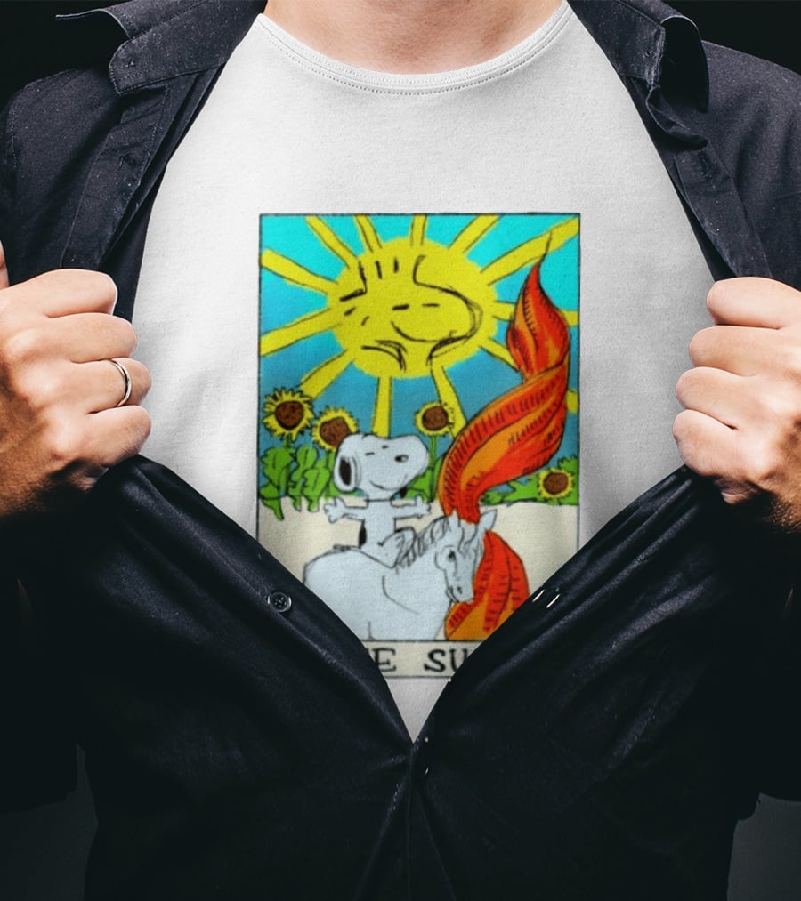 Snoopy The Sun Tarot Card Peanuts Charlie Brown Tarot T-Shirt