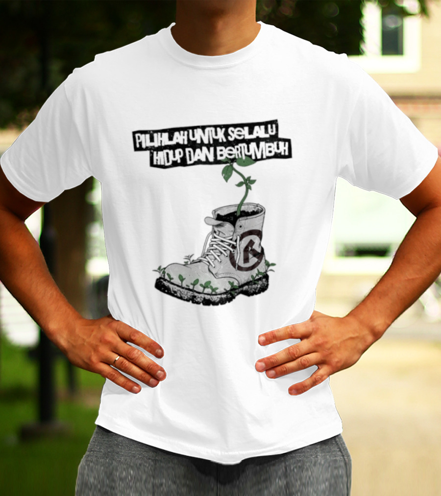 Pilihlah Untuk Selalu Hidup Dan Bertumbuh Tanaman Dalam Boot T-Shirt