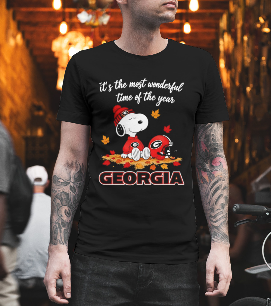 Georgia Bulldogs Snoopy It's The Most Wonderful Time Of The Year Autumn Leaves 2026 T-Shirt