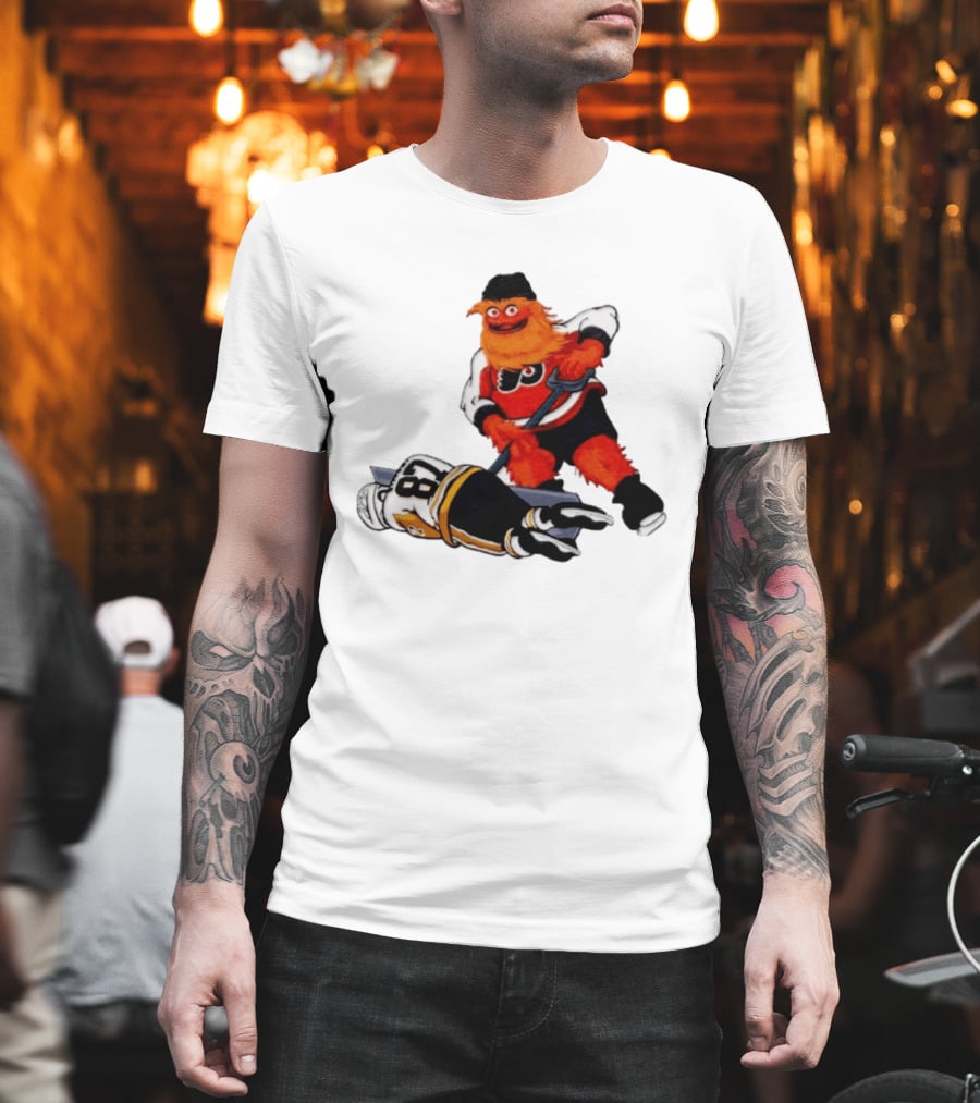 Philadelphia Flyers Gritty Shovelin' Cartoon With Hockey Rivalry Scene T-Shirt