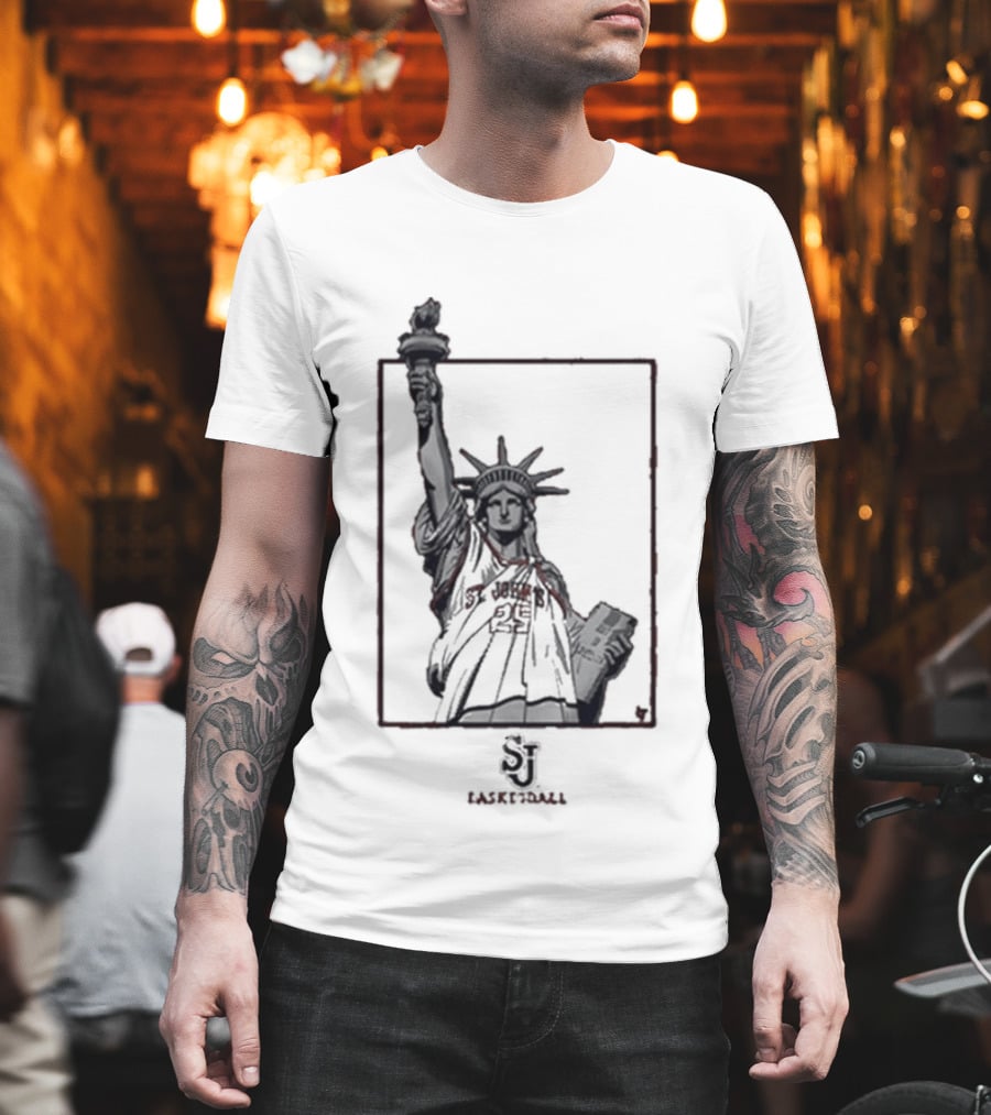 St John's Basketball New York's Team Statue Of Liberty SI Image T-Shirt