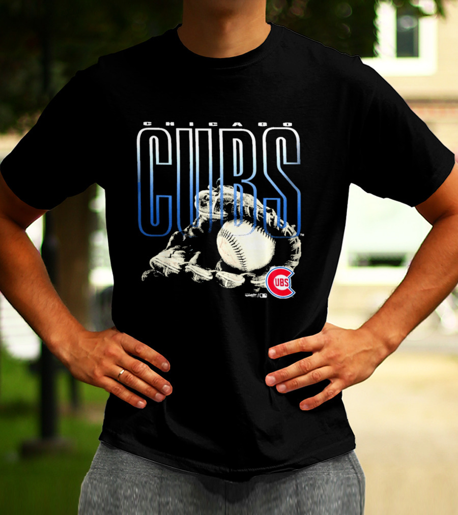 Chicago Cubs Fly Ball Baseball Team Logo Sports Fan T-Shirt