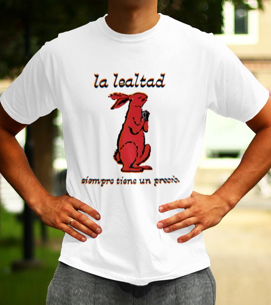La Lealtad Siempre Tiene Un Precio Conejo Rojo T-Shirt