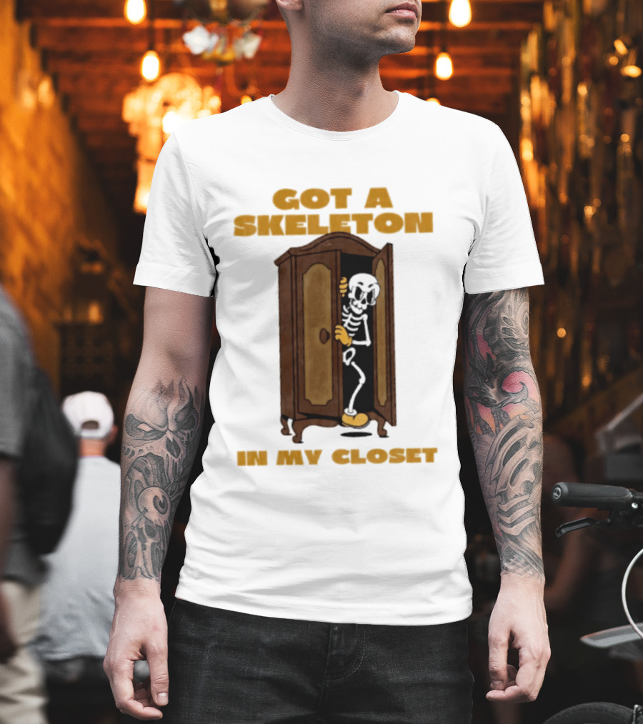 Got A Skeleton In My Closet Spooky Halloween Fun T-Shirt