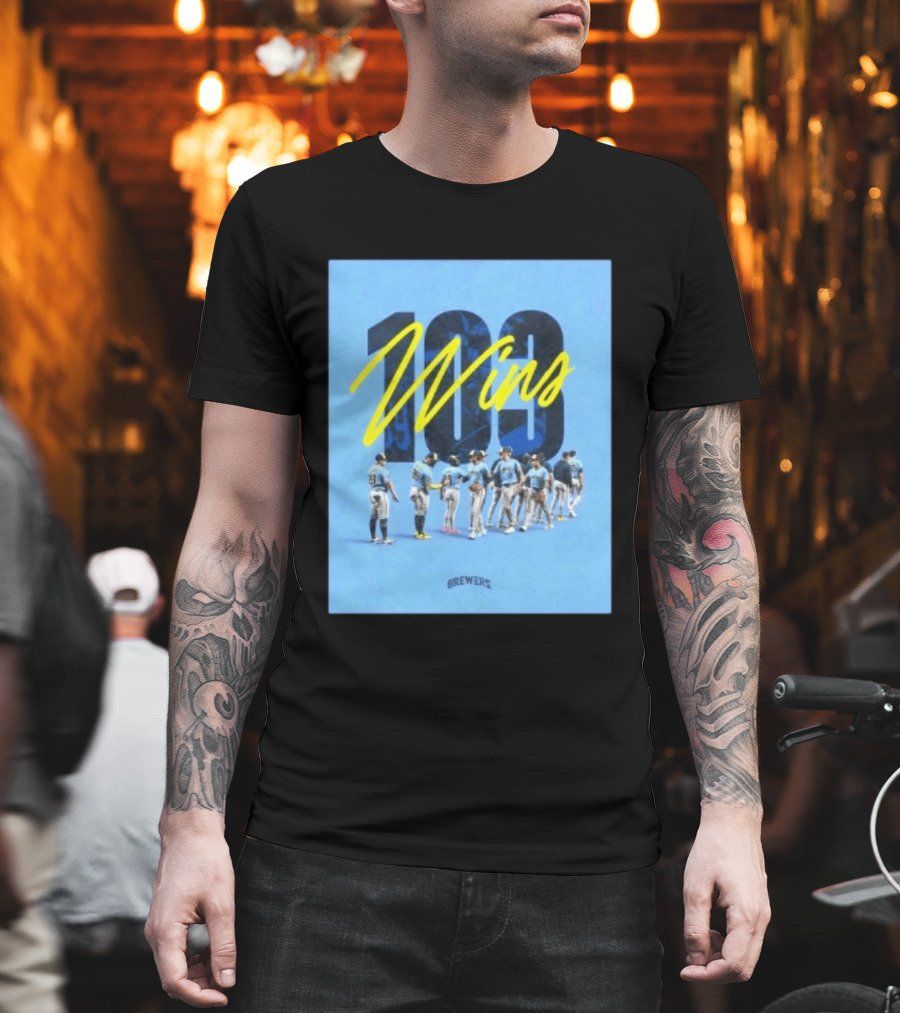 Milwaukee Brewers 103 Wins Celebration Team Huddle T-Shirt