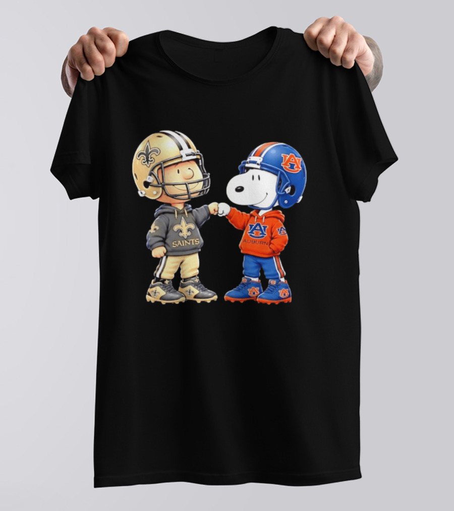 Charlie Brown Saints And Snoopy Auburn Tigers Fist Bump Football T-Shirt