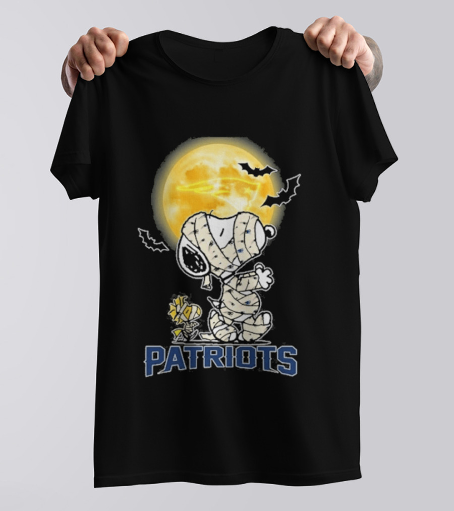 New England Patriots Snoopy Halloween 2026 Moon T-Shirt