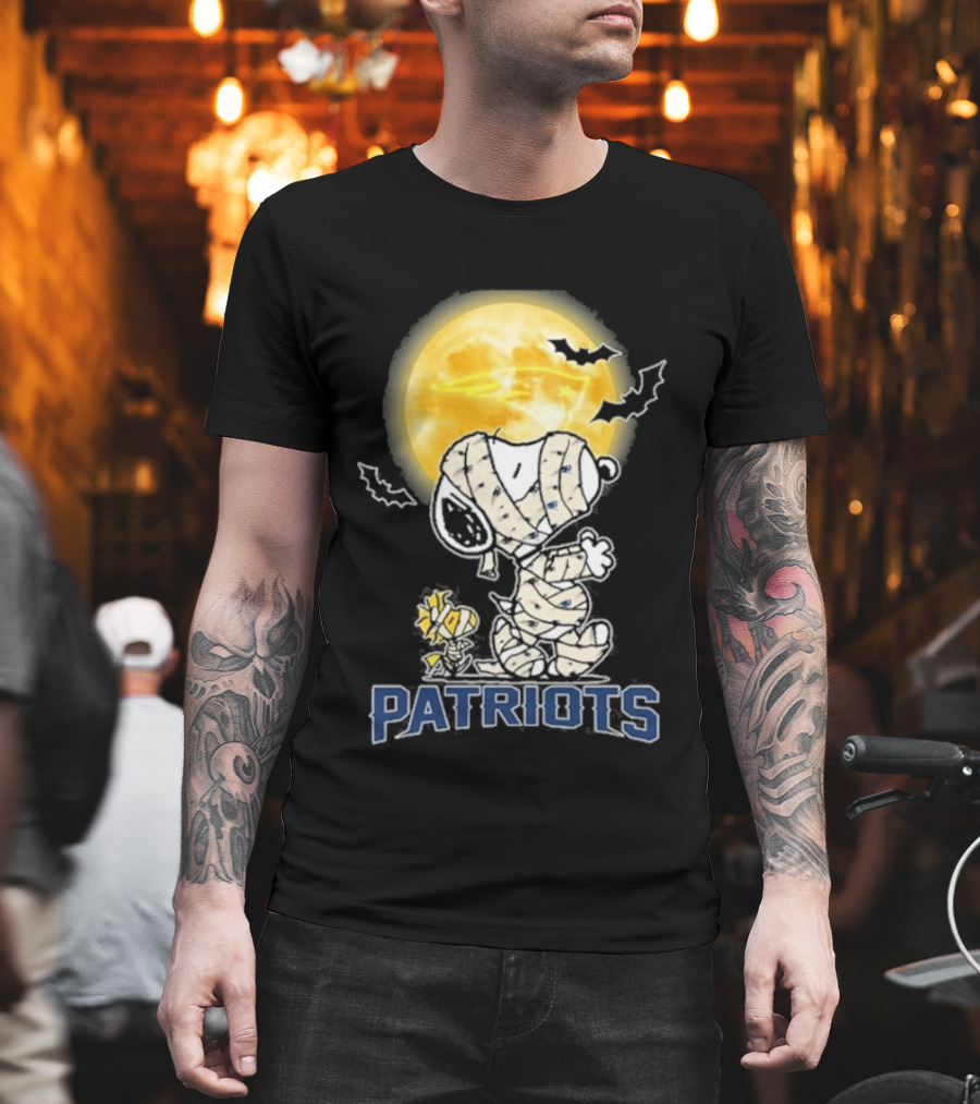 New England Patriots Snoopy Halloween 2026 Moon T-Shirt