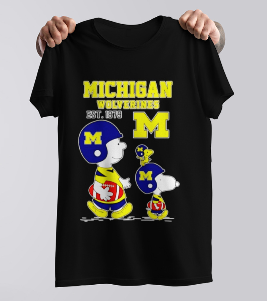 Michigan Wolverines EST 1879 Snoopy Charlie Brown Football Iconic M T-Shirt