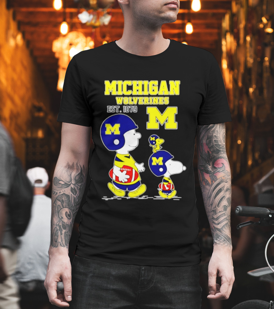 Michigan Wolverines EST 1879 Snoopy Charlie Brown Football Iconic M T-Shirt