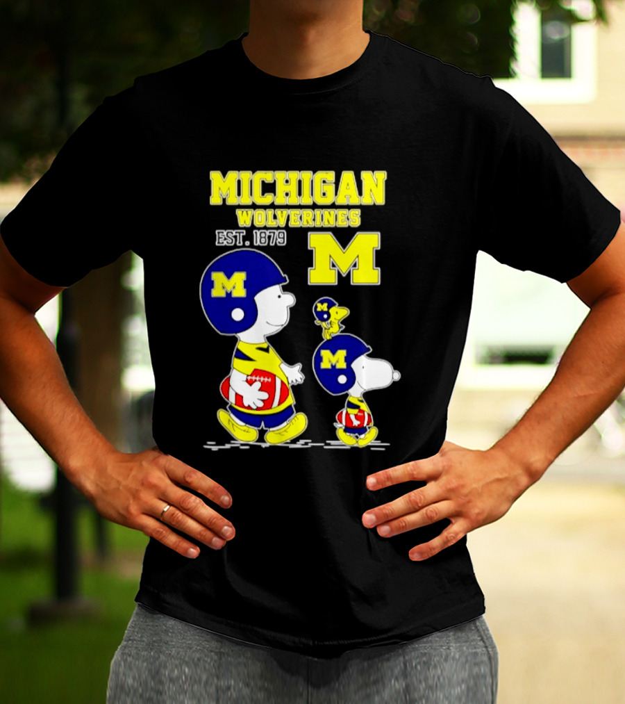 Michigan Wolverines EST 1879 Snoopy Charlie Brown Football Iconic M T-Shirt