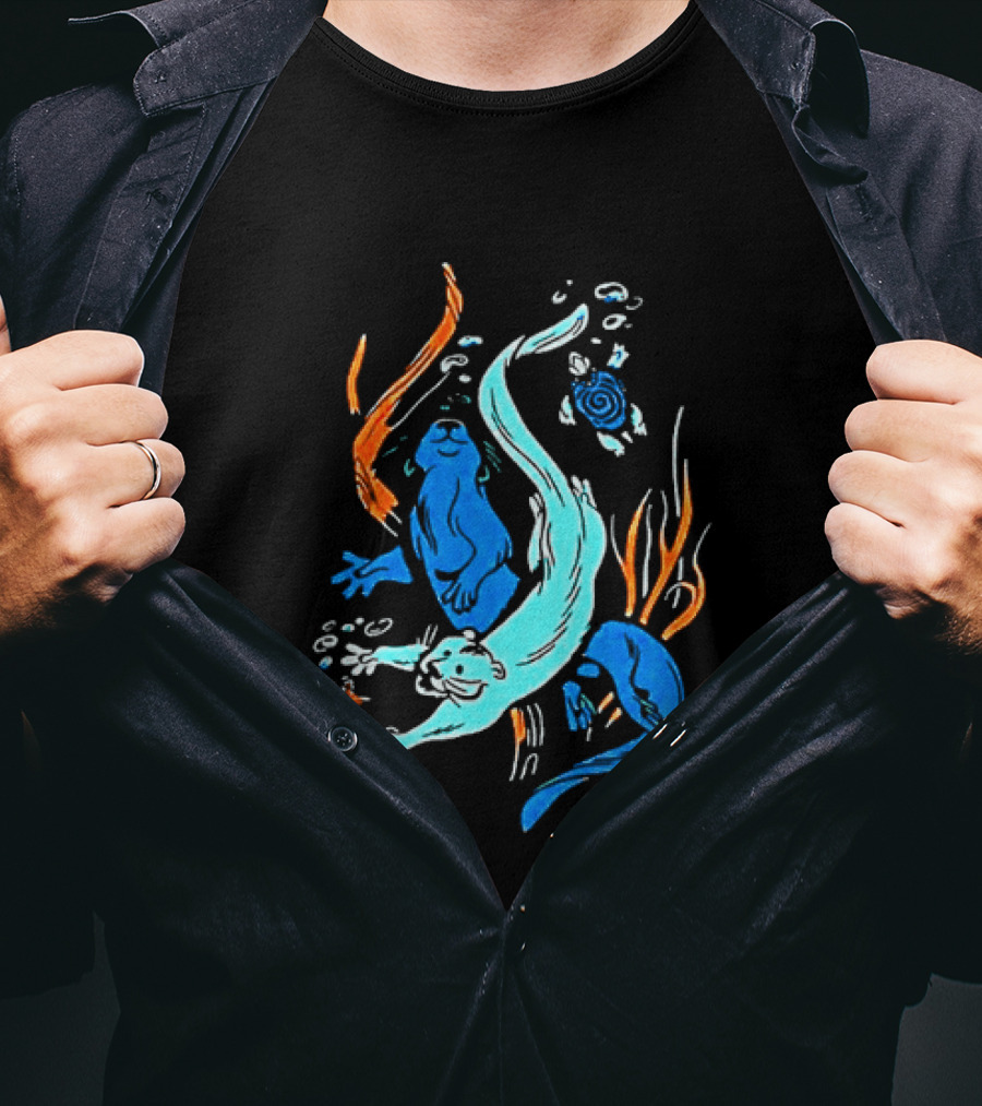 Swimming Otters Sea Life Ocean Nature Wildlife Playful Underwater Scene T-Shirt