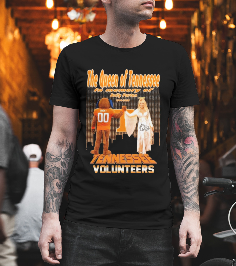 The Queen Of Tennessee In Memory Of Dolly Parton Smoky Tennessee Volunteers 1946 2026 T-Shirt