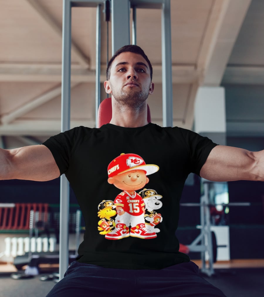 Peanuts Chiefs Patrick Mahomes Football Kansas City Charlie Brown Snoopy Woodstock T-Shirt