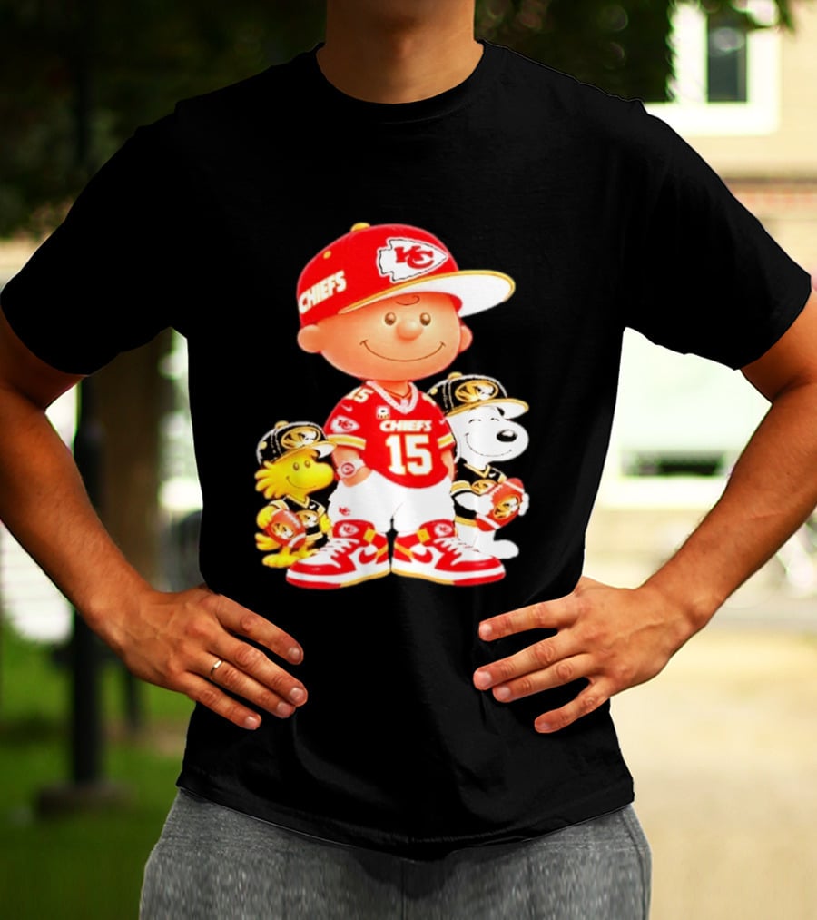 Peanuts Chiefs Patrick Mahomes Football Kansas City Charlie Brown Snoopy Woodstock T-Shirt