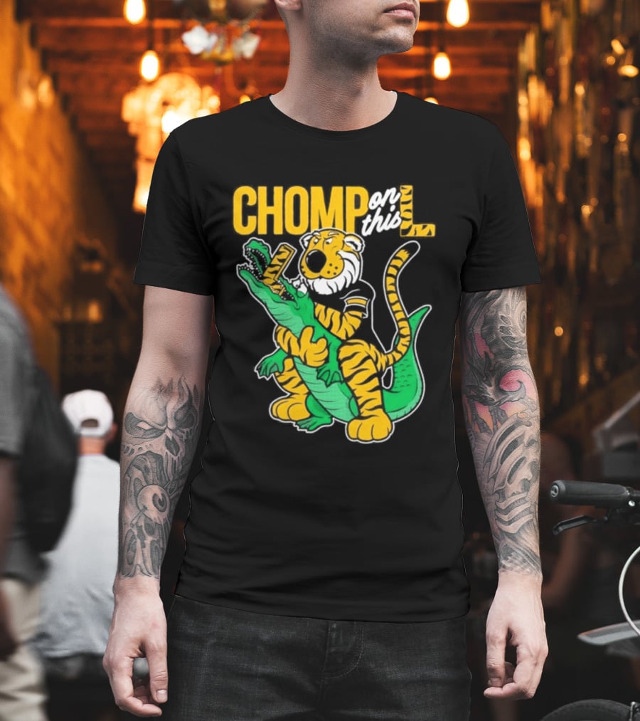 Missouri Chomp On This L Tiger And Alligator Face Off T-Shirt