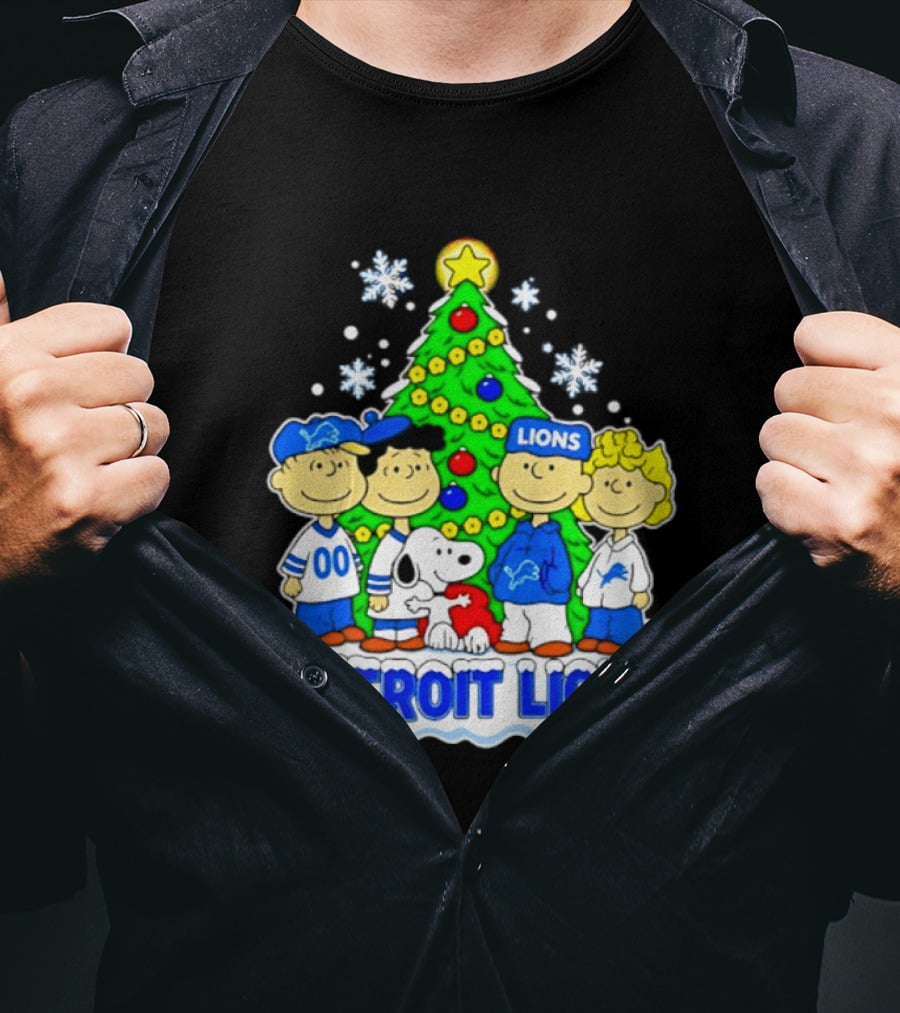Peanuts Christmas Tree Detroit Lions Team Snoopy Woodstock T-Shirt
