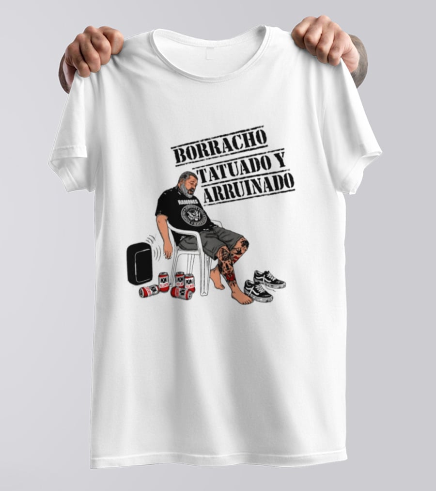 Borracho Tatuado Y Arruinado Hombre Con Pierna Tatuada Y Botellas Vibrando T-Shirt