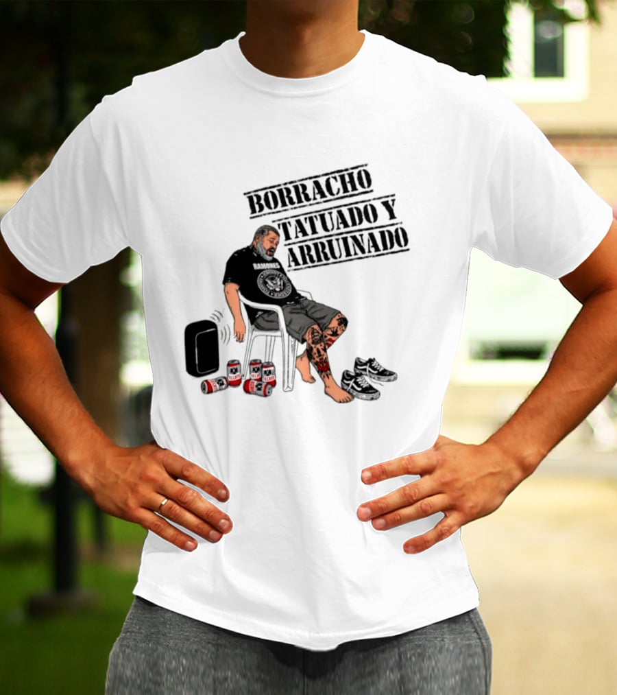 Borracho Tatuado Y Arruinado Hombre Con Pierna Tatuada Y Botellas Vibrando T-Shirt