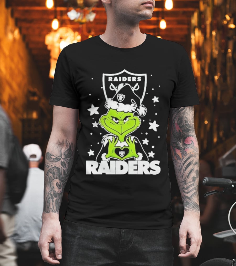 Las Vegas Raiders Grinch Love Hands Christmas Football 2026 T-Shirt