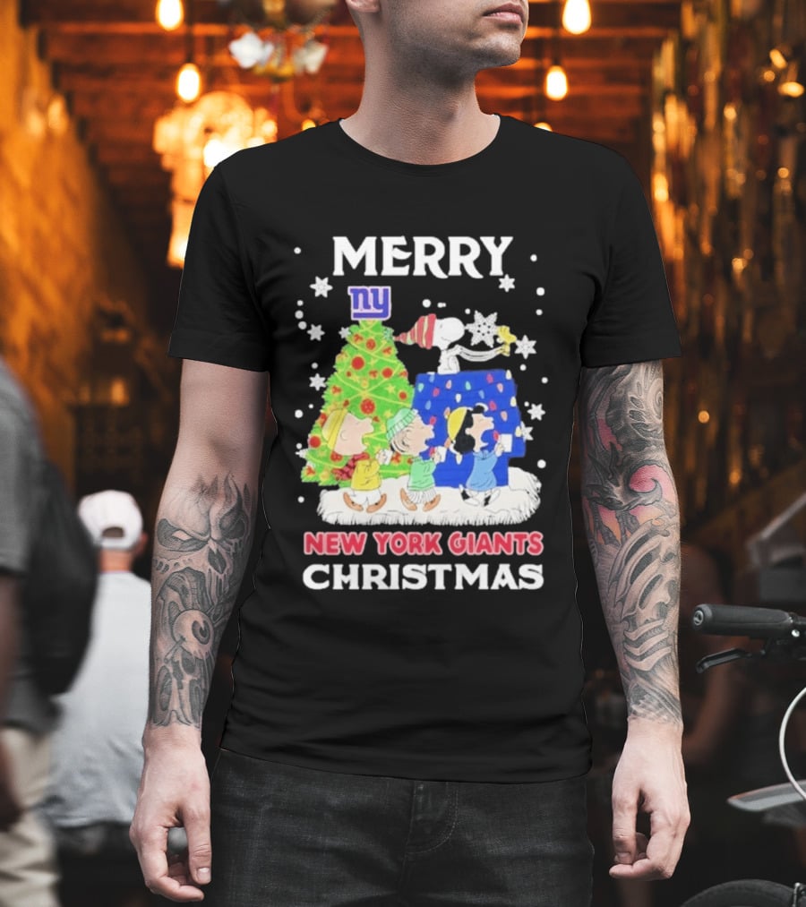 New York Giants Peanuts Merry Christmas 2026 Snoopy Woodstock Charlie Brown T-Shirt