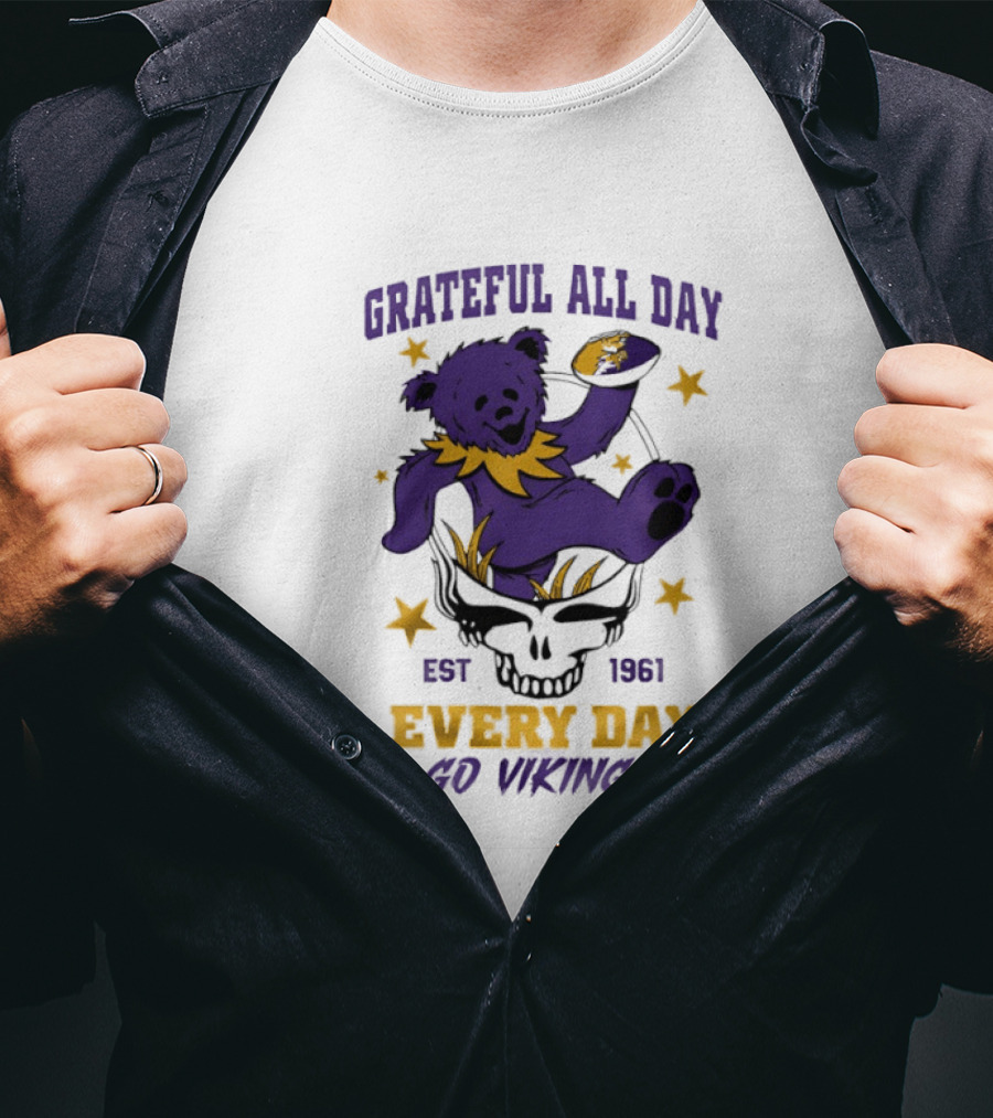 Grateful All Day Every Day Go Vikings Est 1961 Bear Skull Stars T-Shirt