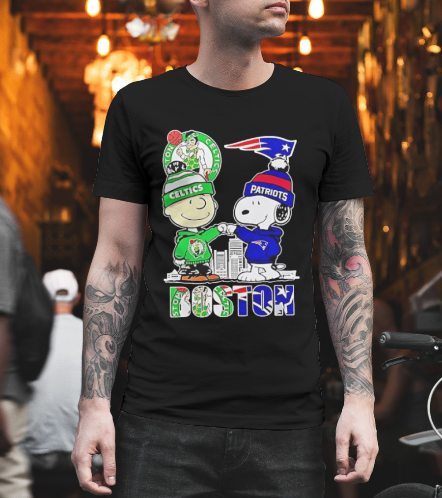 Charlie Brown Snoopy Celtics Patriots Boston Fist Bump T-Shirt