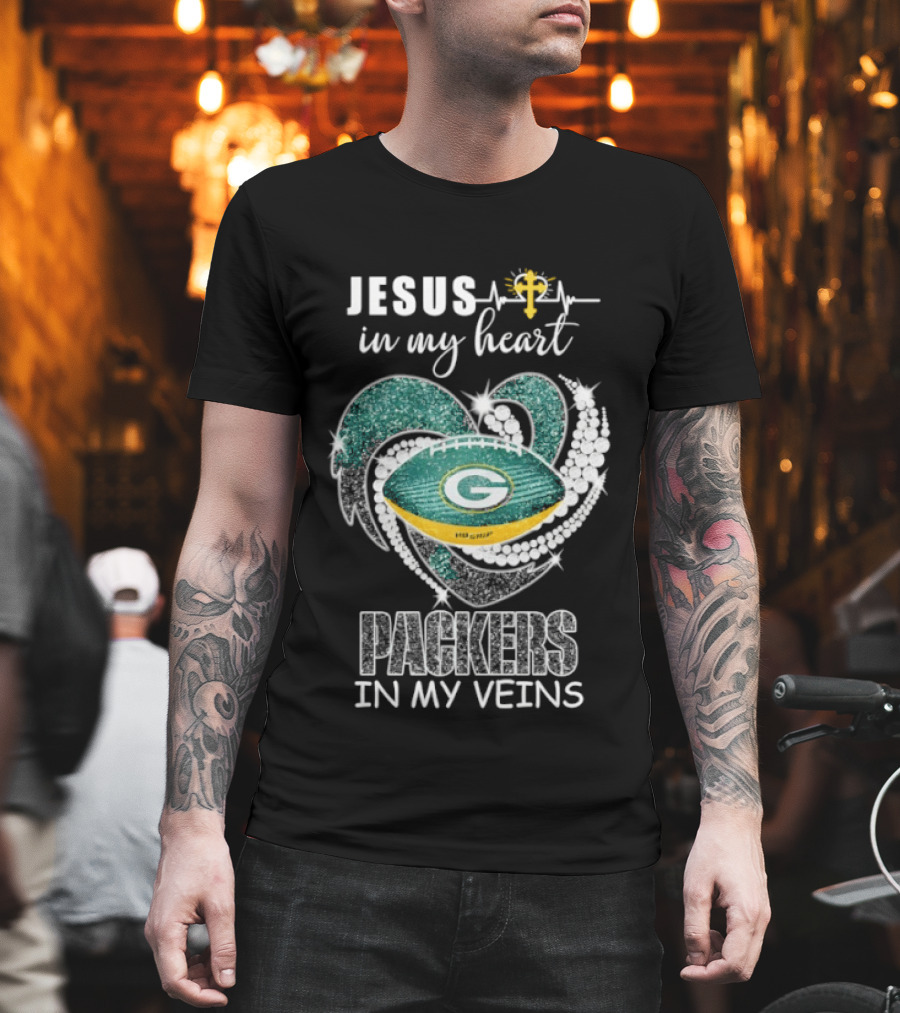 Jesus In My Heart Green Bay Packers In My Veins Diamond Heart Shape T-Shirt