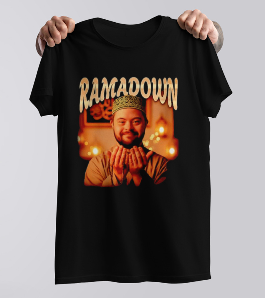 Ramadown Mens Kufi Malawi Hexa Series Smiling Man Praying Ramadan T-Shirt
