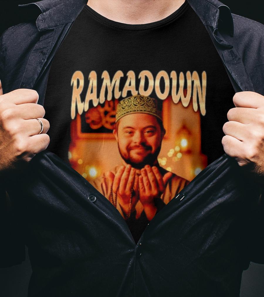 Ramadown Mens Kufi Malawi Hexa Series Smiling Man Praying Ramadan T-Shirt