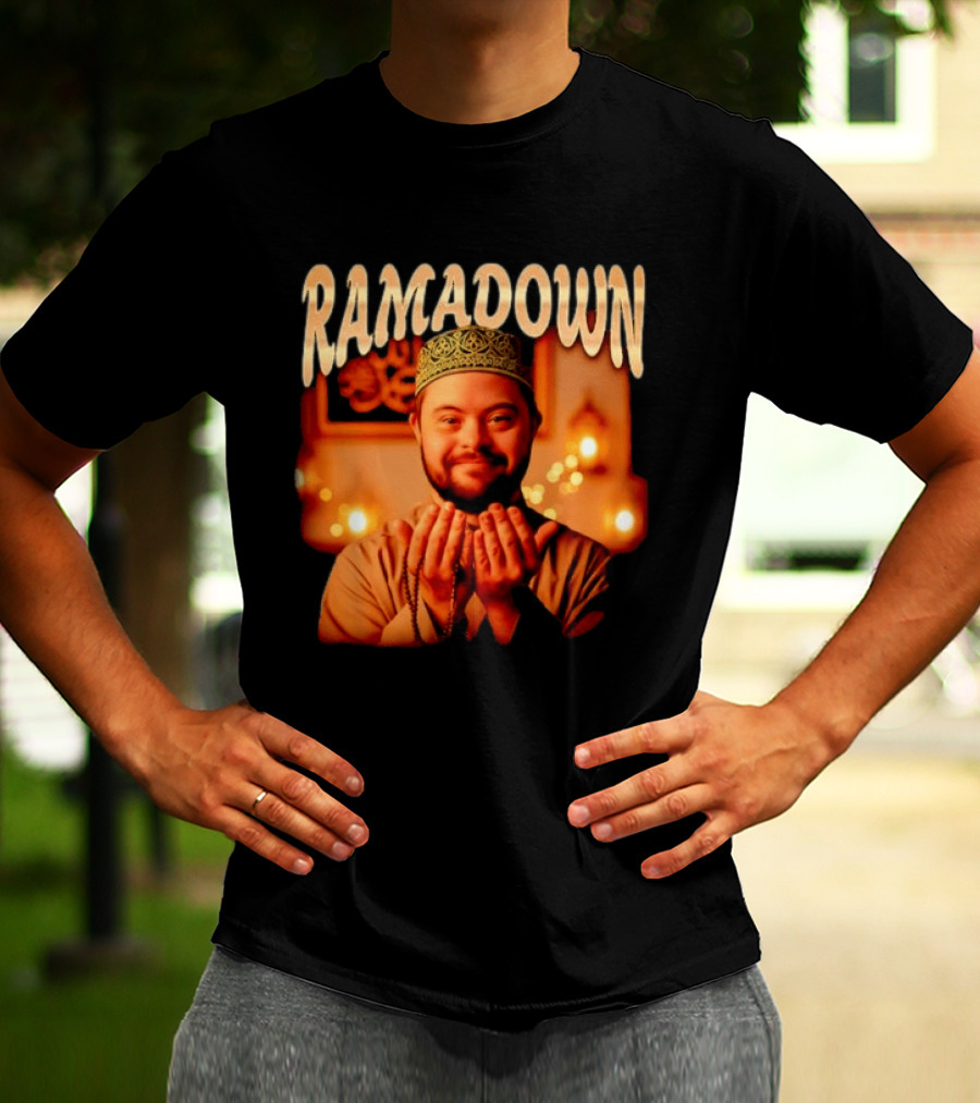 Ramadown Mens Kufi Malawi Hexa Series Smiling Man Praying Ramadan T-Shirt