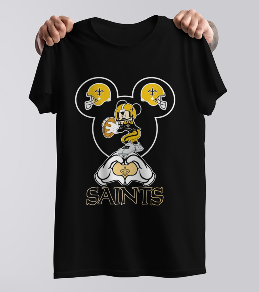 New Orleans Saints Mickey Mouse Football Heart Hands T-Shirt