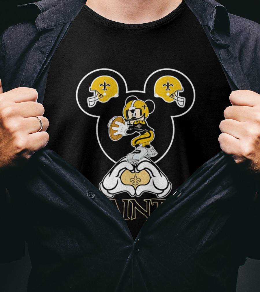 New Orleans Saints Mickey Mouse Football Heart Hands T-Shirt