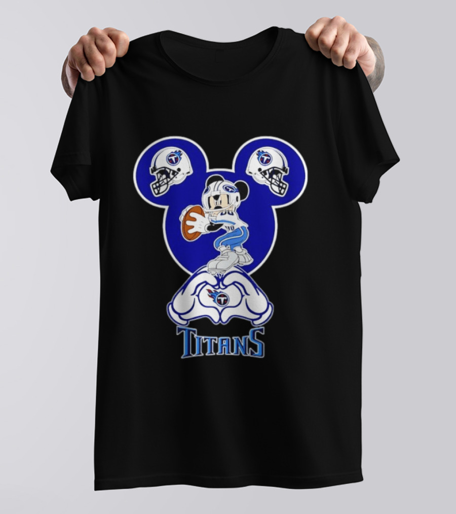 Tennessee Titans Mickey Mouse Football Heart Hands T-Shirt