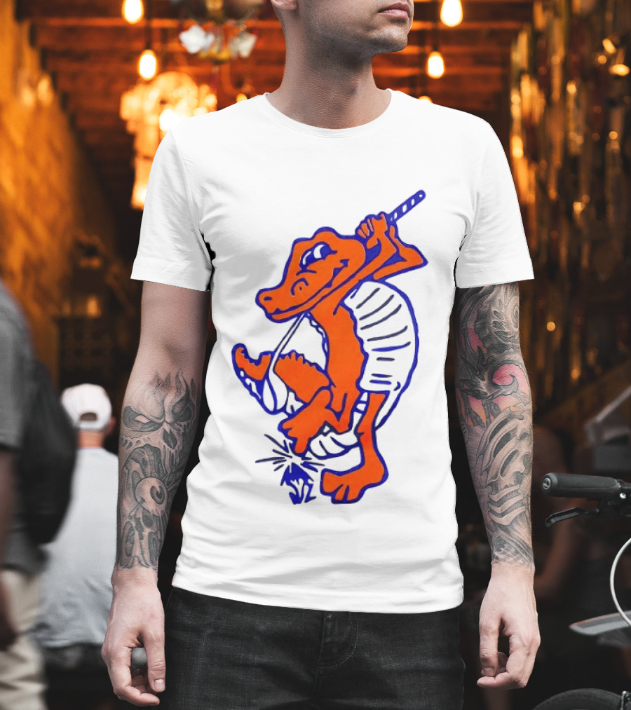 Swinging Gator Vintage Cartoon Playing Golf T-Shirt