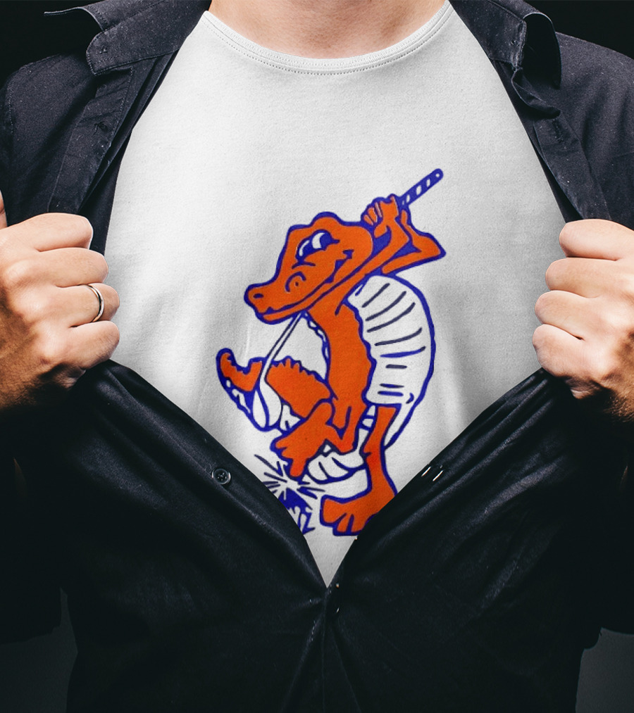 Swinging Gator Vintage Cartoon Playing Golf T-Shirt