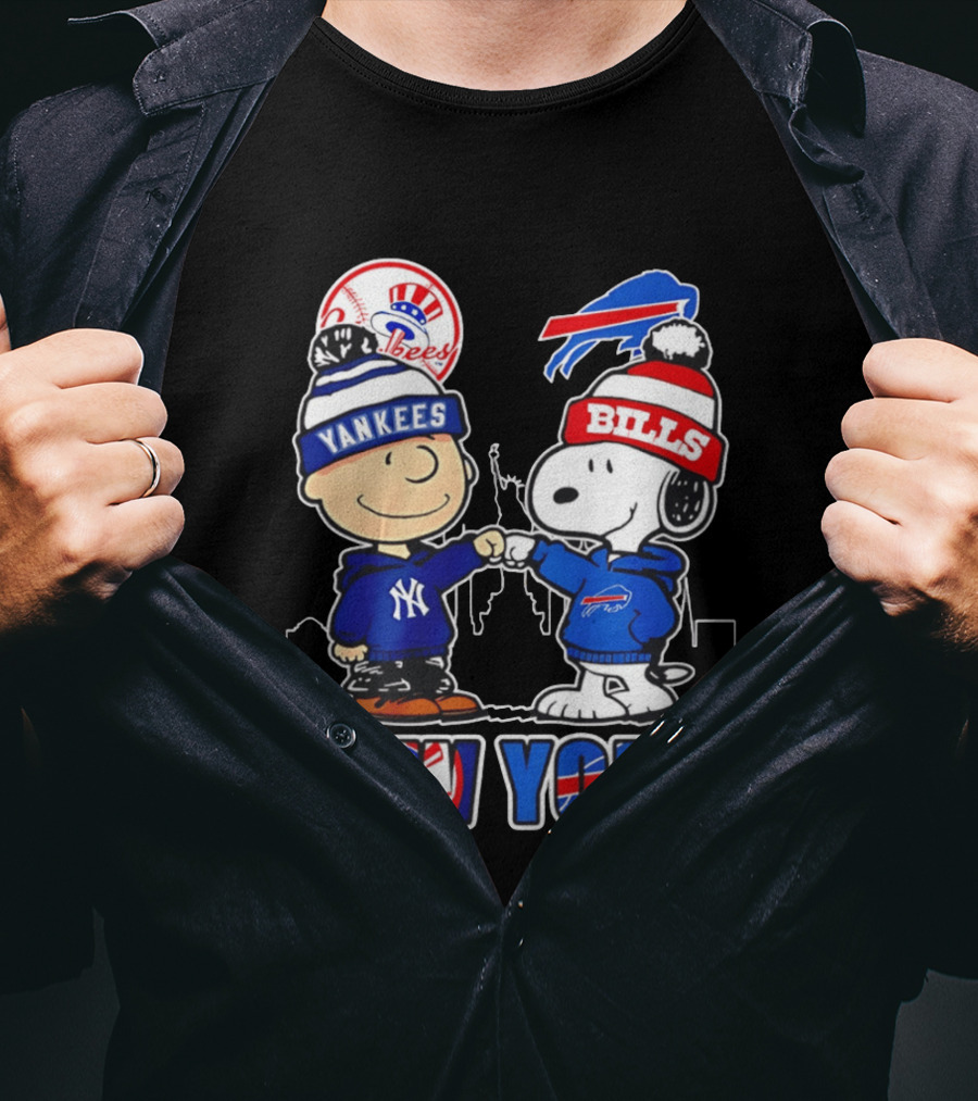 New York Yankees Buffalo Bills Charlie Brown Snoopy Fist Bump Skyline T-Shirt
