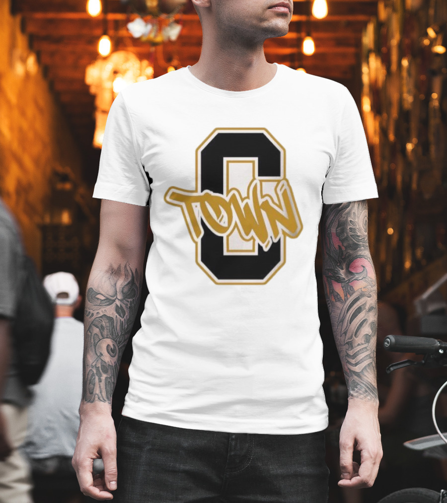 O Town Vintage Varsity Style בצ פjfgh T-Shirt