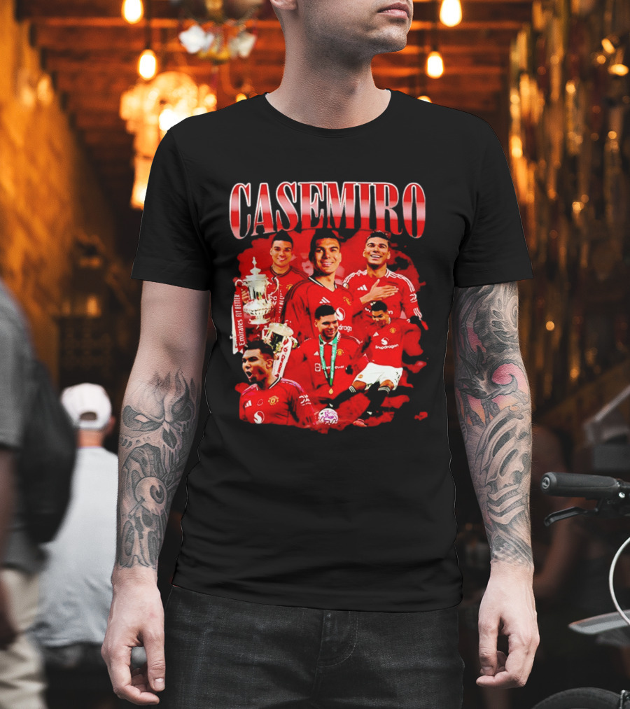 Casemiro Manchester United Trophy Celebrations Retro Football T-Shirt