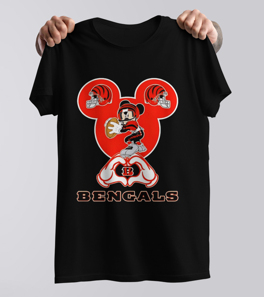 Cincinnati Bengals Mickey Mouse Football Heart Hands T-Shirt