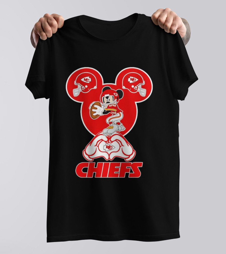 Kansas City Chiefs Mickey Mouse Football Love Heart Hands T-Shirt