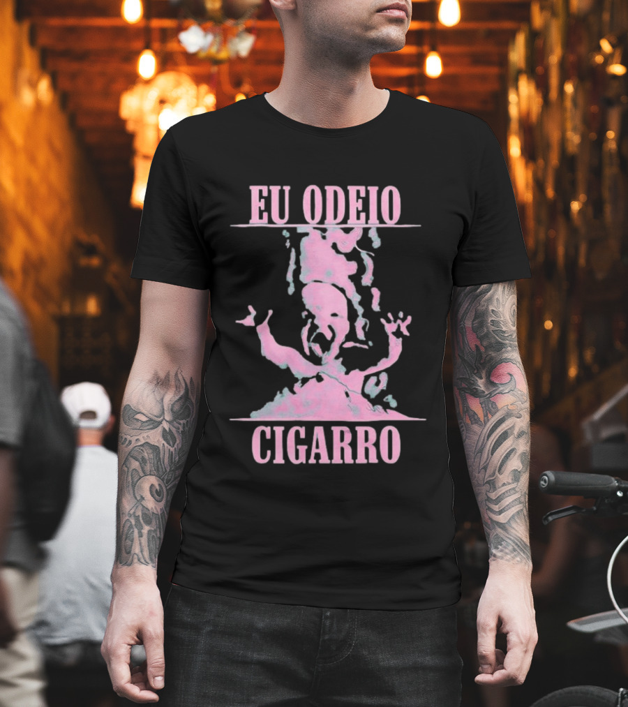 Eu Odeio Cigarro Anti Smoking Pink Smoke Face T-Shirt