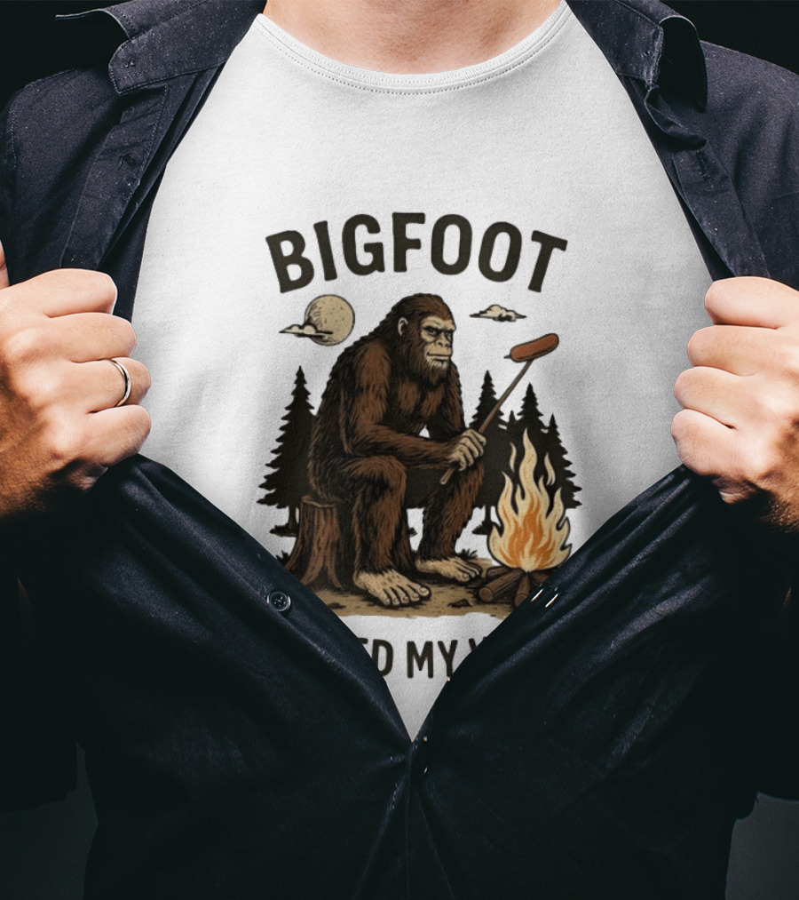 Bigfoot Grabbing My Weiner Campfire Sausage Grilling Moonlit Forest T-Shirt