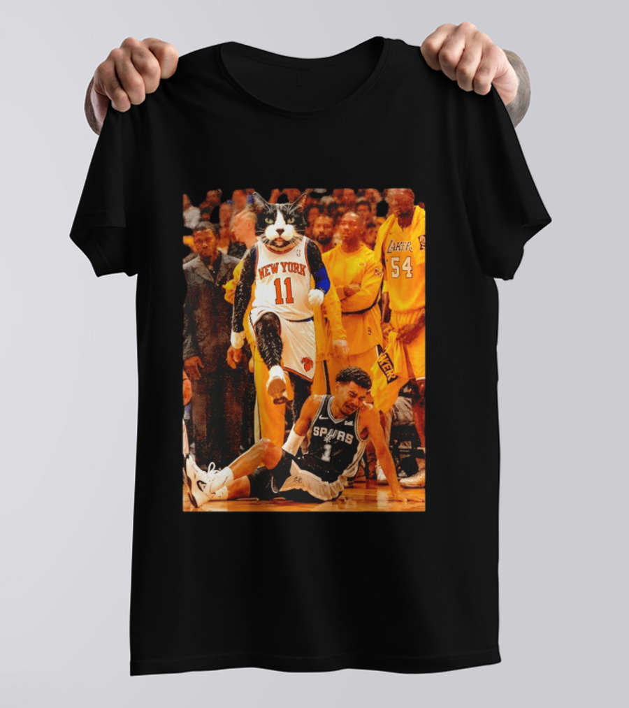 New York Knicks 11 Cat Dunks On Spurs Player Victor Wembanyama With Crowd And Lakers Players T-Shirt